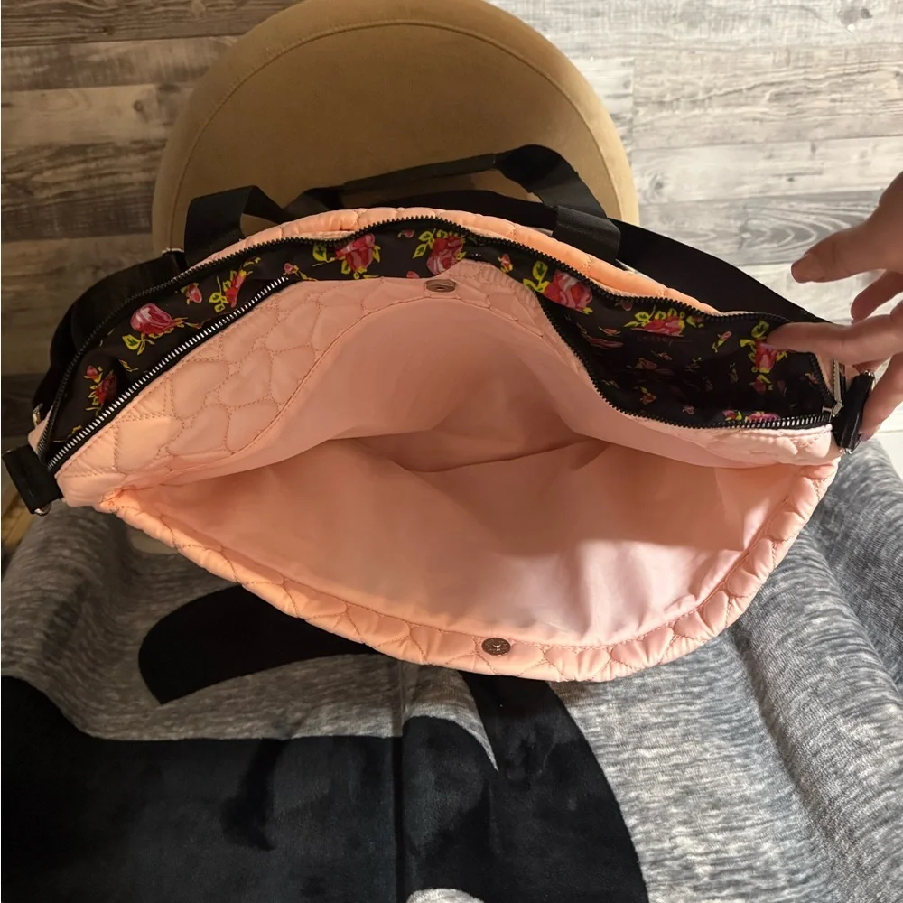Betsey Johnson Quilted Pink Heart Tote/Weekender Bag - Picture 7 of 9